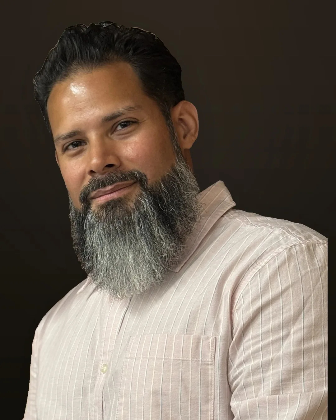 Orlando R Garcia, founder of Artifex Web, photographed against a dark backdrop